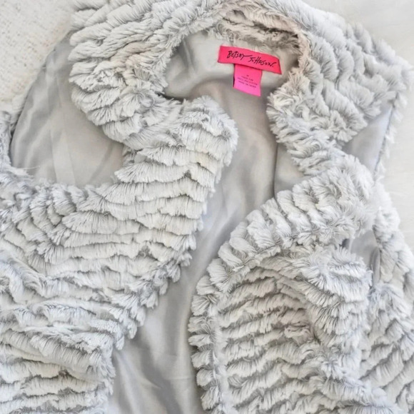 Betsey Johnson Size M/L White Gray Faux Fur Vest with Satin Lining - Picture 5 of 8